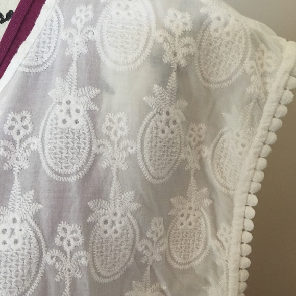 Two by Vince Camuto Pineapple Top - Picture 4 of 8